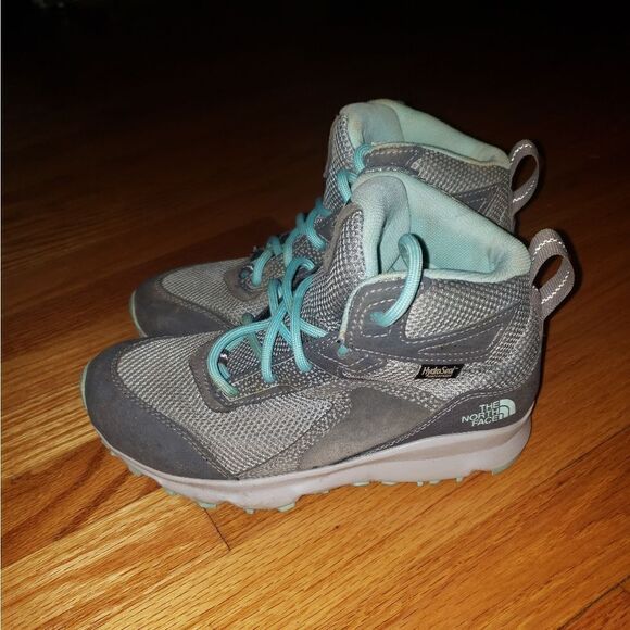 North Face gray boots - Picture 4 of 9